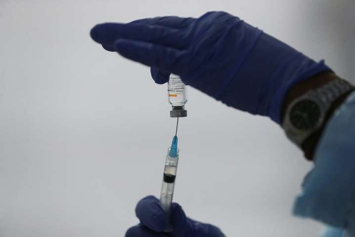 Ляшко рассказал, как будут применять новоприбывшую вакцину CoronaVac