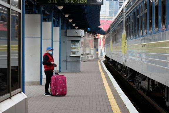 Переход на летнее время: «Укрзализныця» предупреждает пассажиров об изменениях