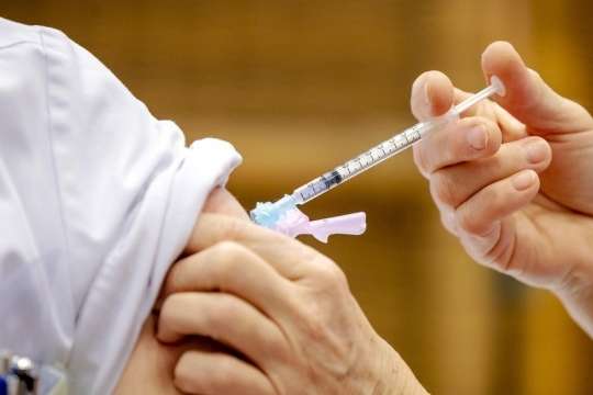 За добу в Україні вакцинували майже 17939 осіб