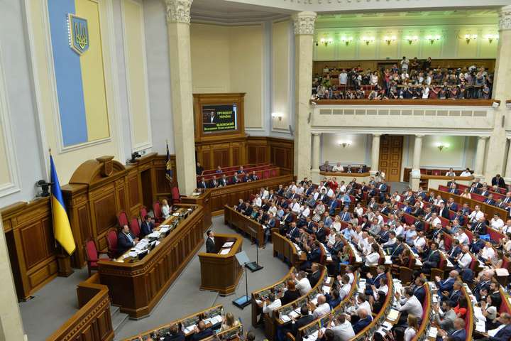 Разумков скликає позачергову сесію парламенту на вівторок: що обговорюватимуть