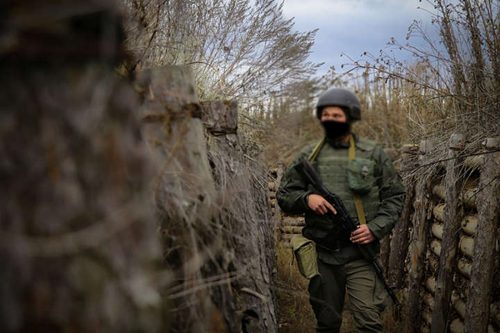Бойовики на Донбасі шість разів обстріляли позиції ООС