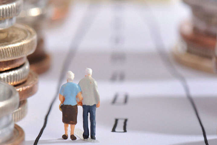 Пенсійний вік підвищать з 1 квітня: кому і як