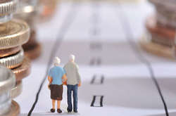 Пенсійний вік підвищать з 1 квітня: кому і як