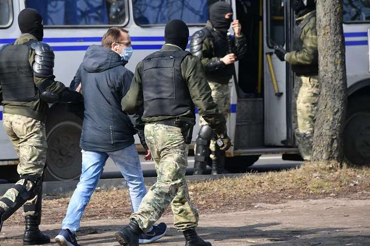 Понад сто учасників акцій протесту затримано у Білорусі