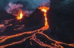Фотограф сжег свой дрон в жерле вулкана в Исландии ради невероятных кадров