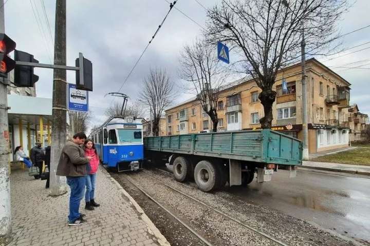 Аварія у Вінниці: рух трамваїв призупинено