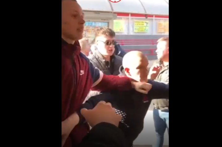 У Росії футбольні фанати влаштували в автобусі «дебош». 18+