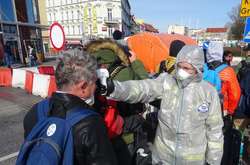  На німецько-польскому кордоні тим, хто бажає потрапити до Польщі, міряють температуру 