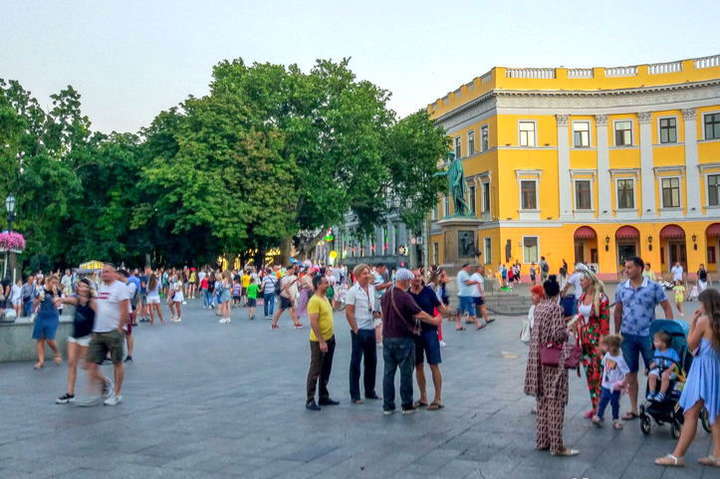 В Одесі наплив туристів: поліція не встигає реагувати на порушення карантину