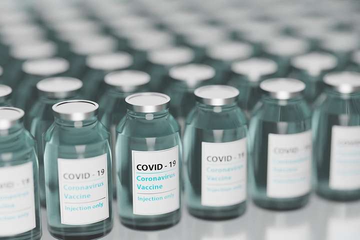 Рівень вакцинації в світі проти Covid-19 лякає – Bloomberg