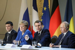 Меркель и Макрон поддержали проведение переговоров в «нормандском формате»