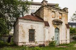 У центрі Києва знесли сторічний будинок