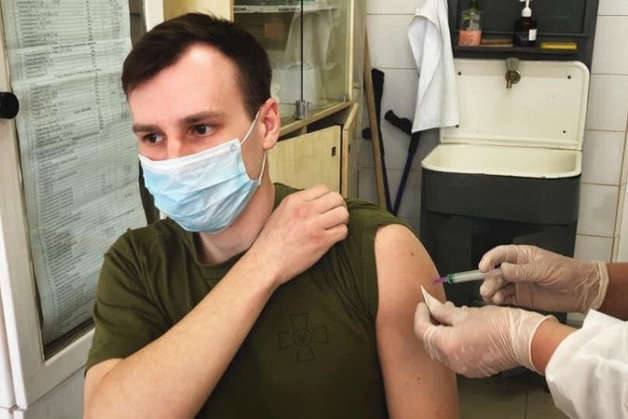 Вакцинація на Вінниччині: за добу отримали щеплення 180 військових авіаторів