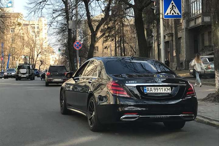 Автомобіль нардепа Тищенка паркується з порушенням правил – журналіст