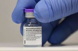 «Кажуть, що Pfizer». Мер Івано-Франківська заявив, що клініки вже вакцинують за гроші