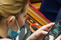 Депутат послушала главнокомандующего в Раде и решила «валить из этой страны» (фото)