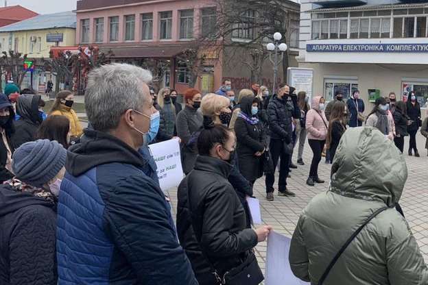 Карантин на Вінниччині: працівники закладів громадського харчування вийшли на мітинг