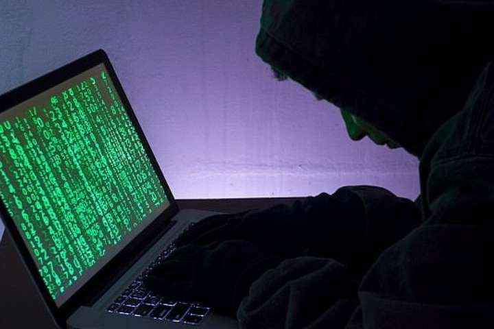 Львівський хакер на замовлення іноземців зламував платні програми