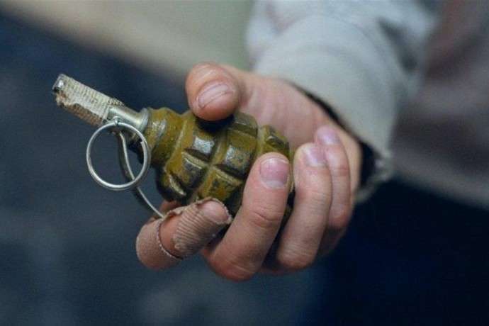На Луганщині чоловік кинув гранату в поліцейських