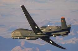  Безпілотний літальний апарат RQ-4B-30 Global Hawk Військово-повітряних сил США робить розвідку в Європі 