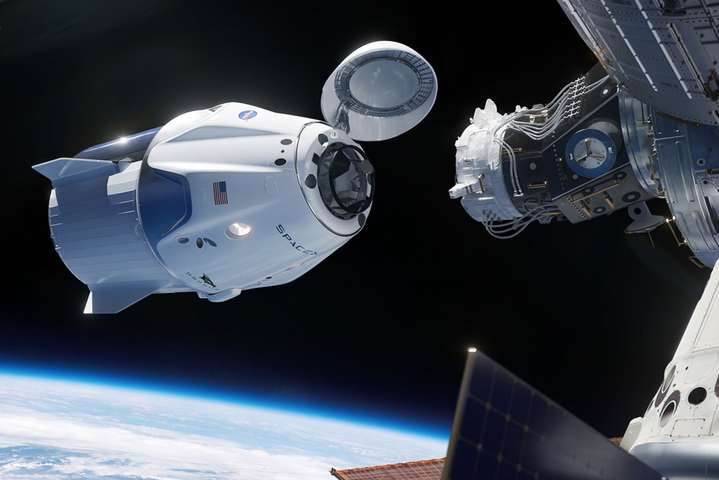 Crew Dragon «украсят» для первого туристического полета в космос