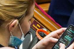  Депутатка Анна Колісник послухала головнокомандувача в Раді і вирішила «валити з цієї країни» 