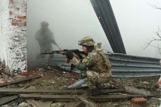 Ескалація на Донбасі: за добу 13 обстрілів і двоє поранених українських бійців