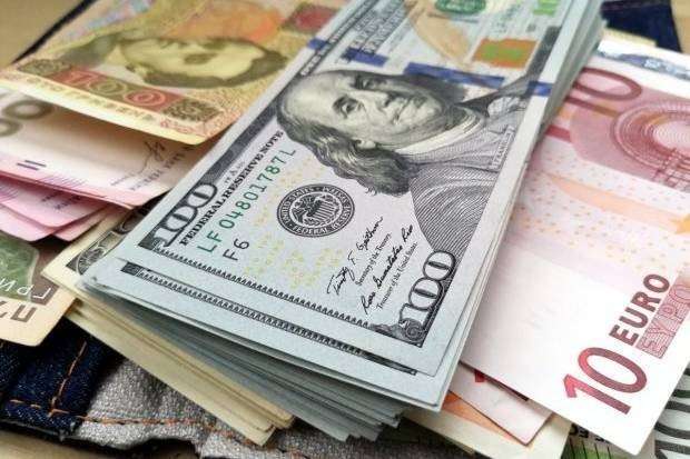 Курс валют на 5 квітня: гривня ослабла до долара і євро - Главком