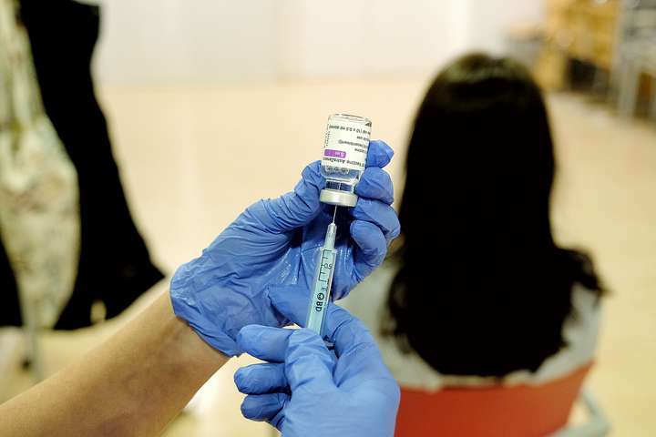Нідерланди припинили робити щеплення вакциною AstraZeneca людям молодше 60 років