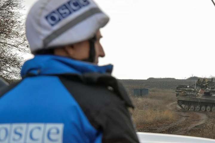 Місія ОБСЄ зафіксувала на окупованій Донеччині 15 «Градів», танки і гаубиці