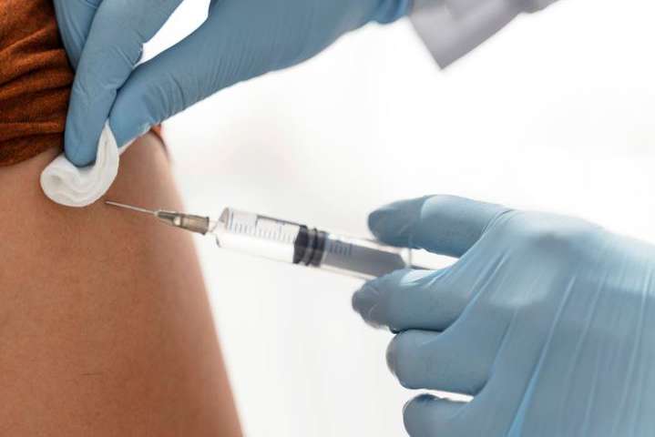 Вакцинація в Україні: у двох областях за добу не зробили жодного щеплення