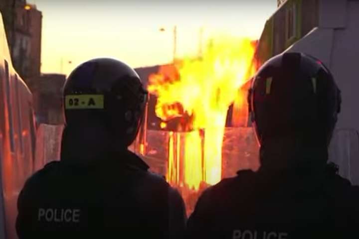 Під час протестів у Белфасті спалахнула хвиля заворушень