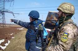 Російська бронетехніка продовжує порушувати лінії відведення на Донбасі
