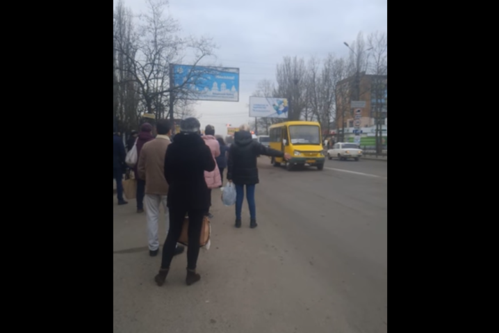 Карантин в Николаеве: в городе возник транспортный коллапс (видео)