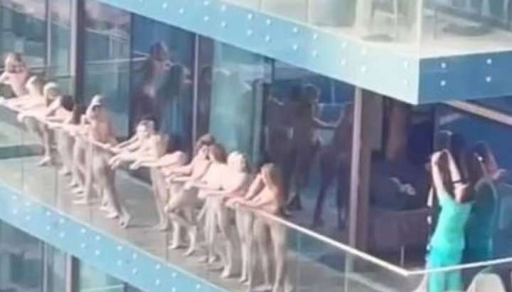 У Дубаї затримали 11 українок, які голяка знімались на балконі хмарочоса 