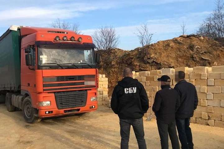 Правоохоронці викрили нелегальний кар’єр для видобутку вапняку на Одещині: збитки сягнули 25 млн