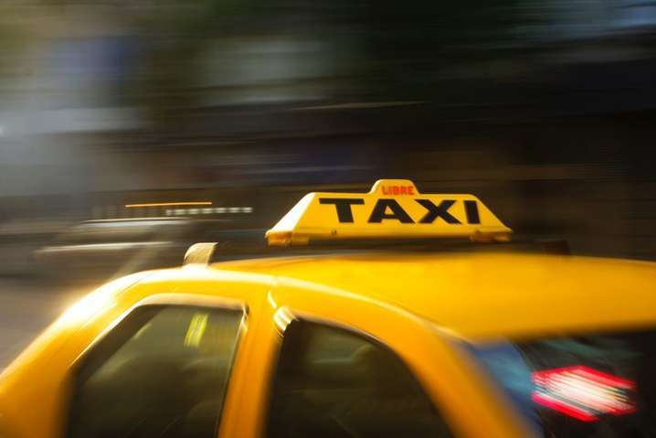 Второй день «транспортного локдауна» в Киеве: цены на такси снова выросли