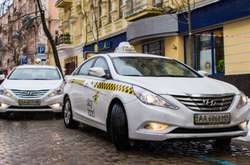 Власники київських таксі пояснили подорожчання компʼютерними алгоритмами