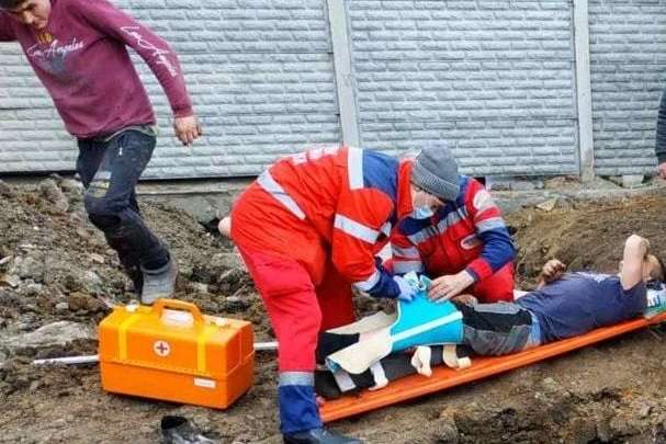 На Вінниччині чоловіка завалило землею на будівництві (фото)