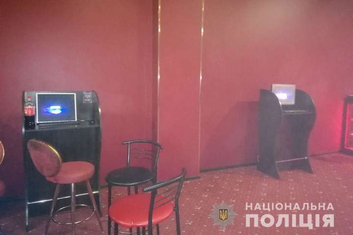 Зал з гральними автоматами виявили поліцейські у Вишгороді