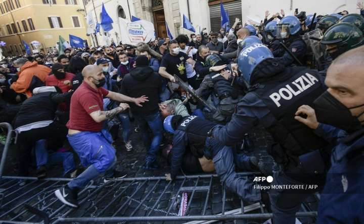 У Римі карантинний протест переріс у бійку з поліцією: є поранені та затримані