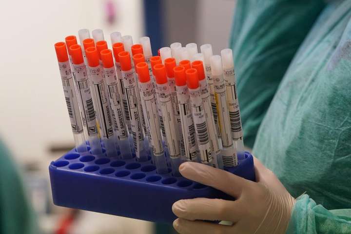 Україна вийшла на перше місце в Європі за смертністю від коронавірусу