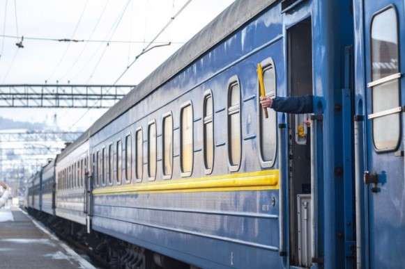 «Укрзалізниця» відновлює сполучення Львів-Рівне: розклад руху потягів