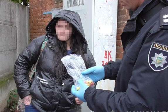 У Вінниці молода жінка сяде в тюрму за продаж наркотиків
