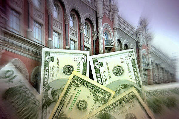 Міжнародні резерви України в березні скоротились на 5%. Куди пішли кошти