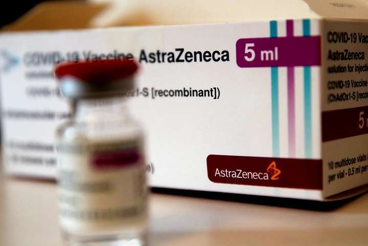 У Британії після щеплення AstraZeneca через утворення тромбів померли 19 осіб