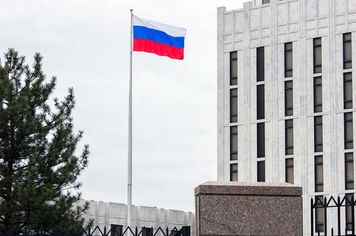 Bloomberg: російських дипломатів можуть видворити з США