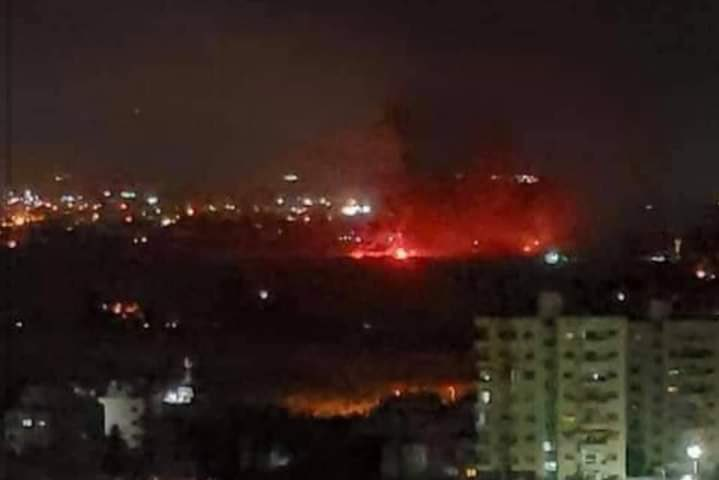 Ізраїль завдав ракетних ударів по околицях Дамаска, є поранені: відео
