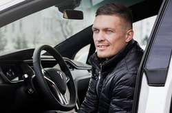 Олександр Усик знайшов свою машино на штрафмайданчику