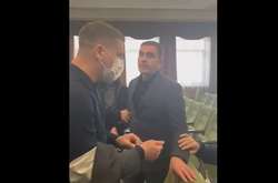 Нардеп від «Батьківщини» з кулаками і матюками накинувся на депутата Київської облради (відео)